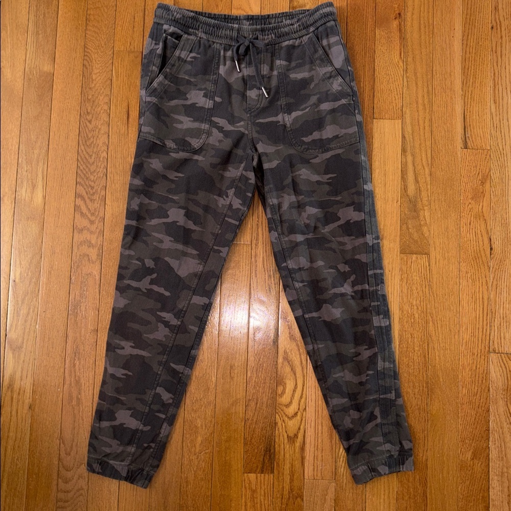 Athleta Farallon Jogger Camo Print Size 6 - Picture 2 of 7